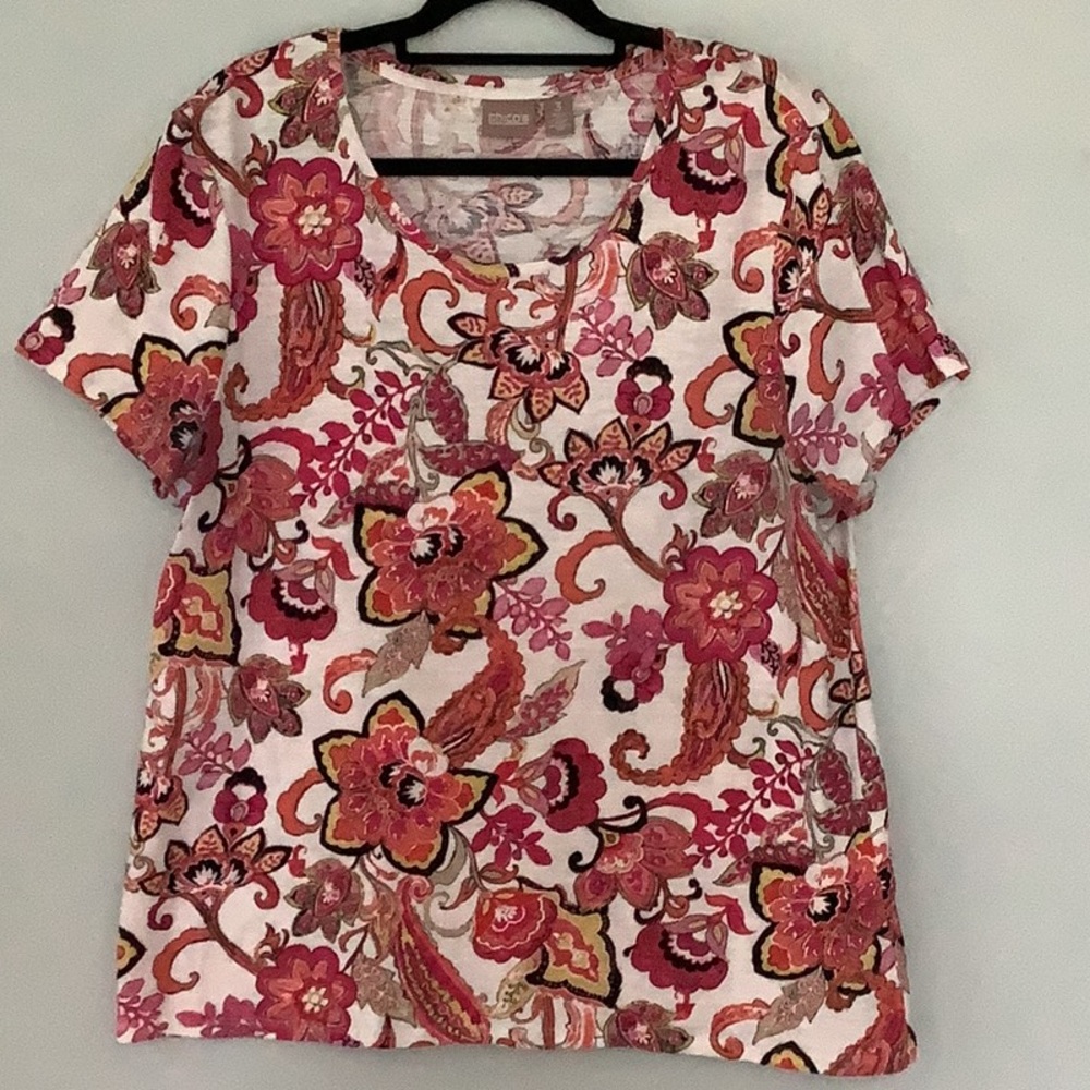 Chico’s scoop-neck floral design 100% cotton tee - size 3 (XL).